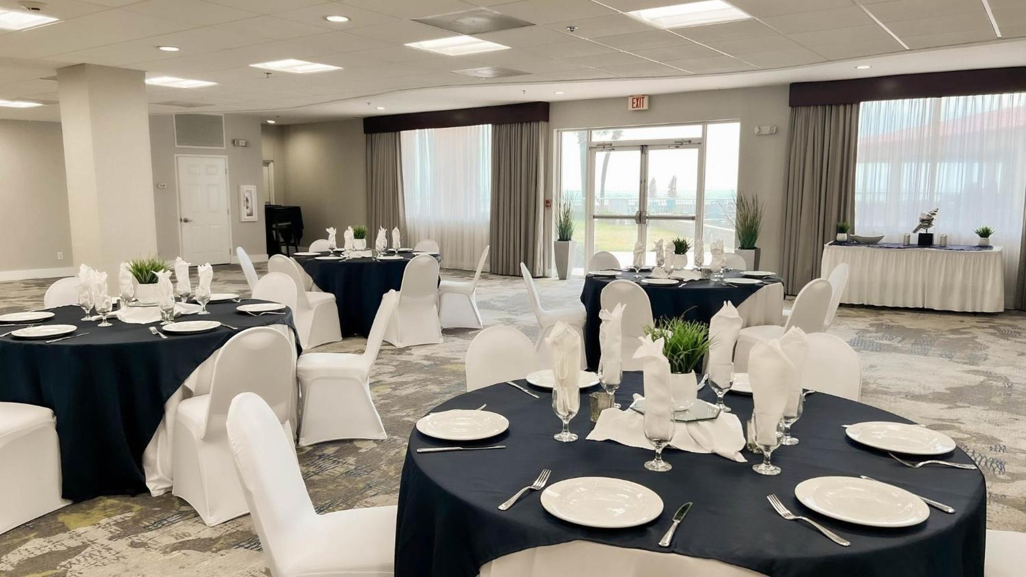 Holiday Inn Hotel & Suites Daytona Beach On The Ocean By Ihg Exterior photo